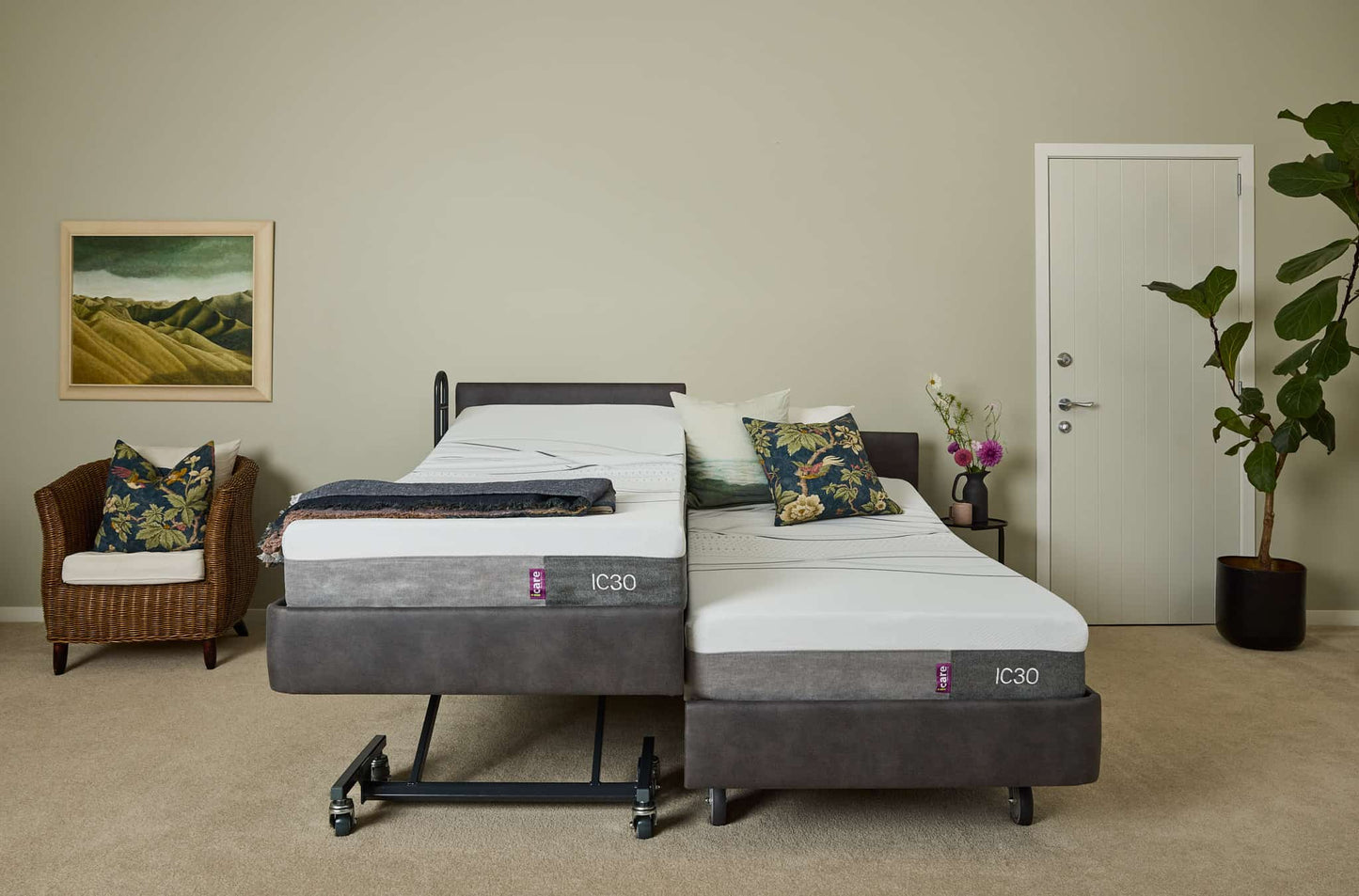 IC333 Homecare Bed image 9